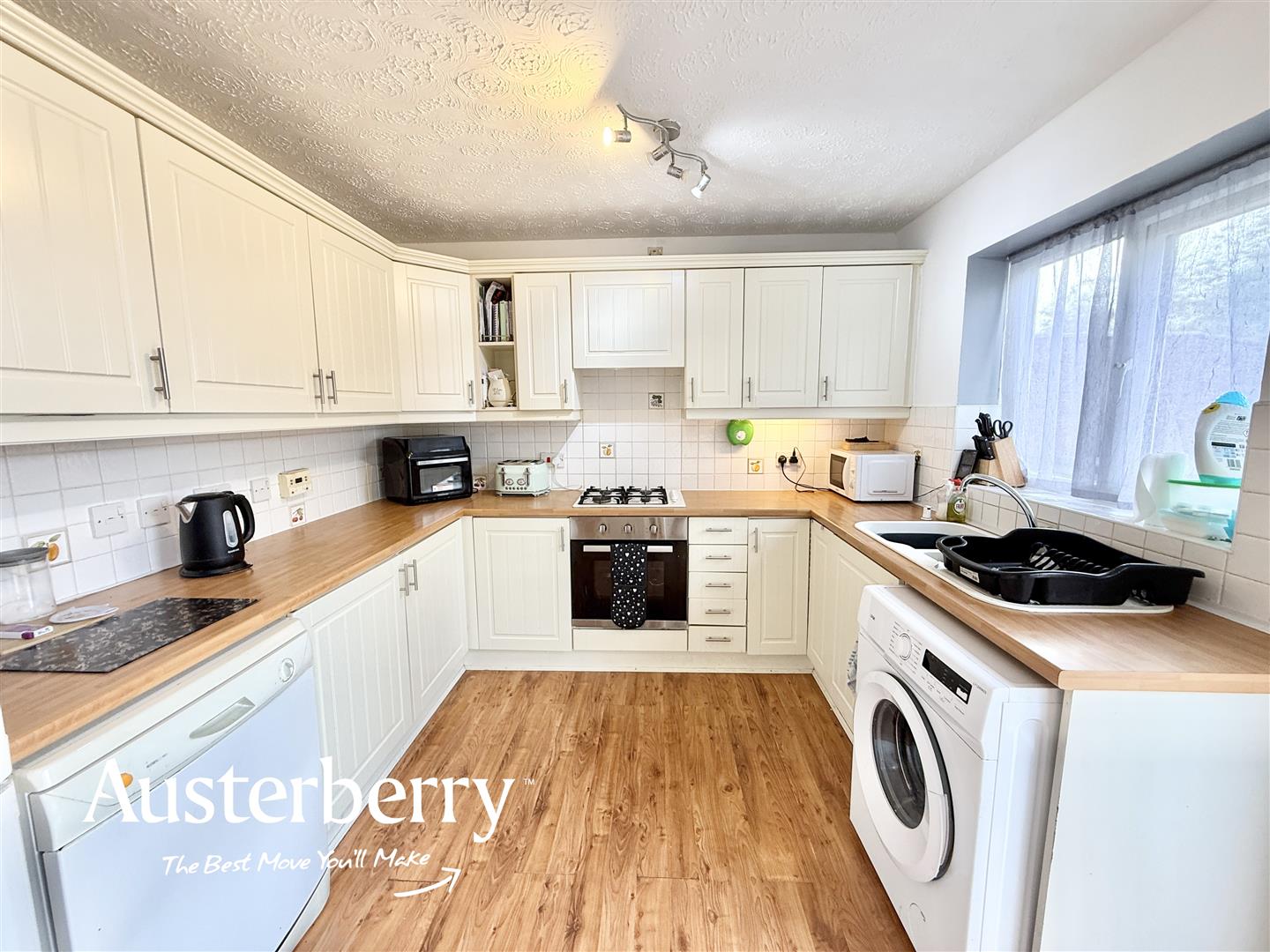 4 bed property in Welsh Close, Stoke-On-Trent